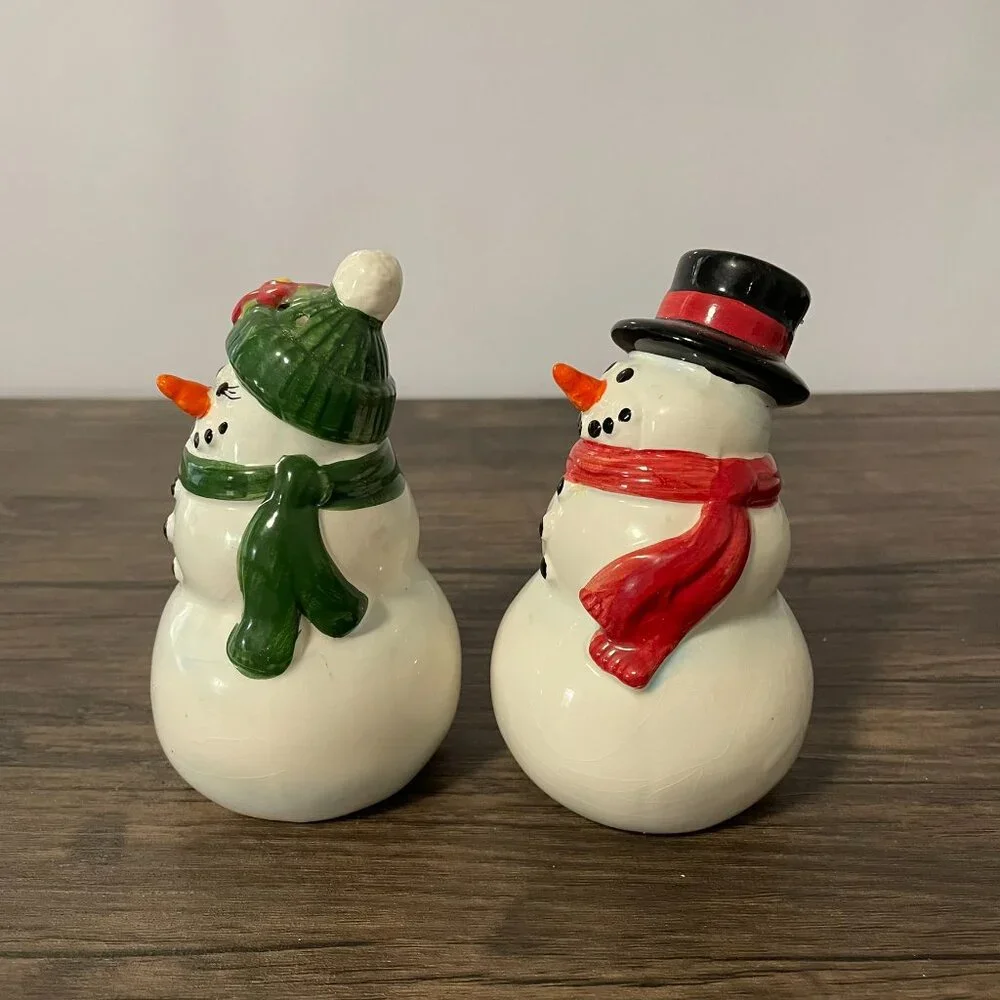 Pair of Publix Snowman Snowwoman Salt and Pepper Shakers 5